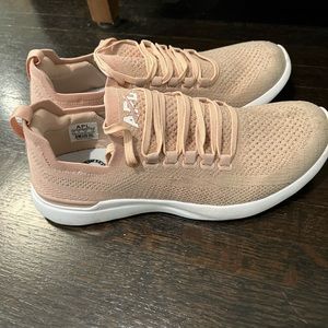 APL tech loom breeze peach color. Size 8.5 worn once. As good as new